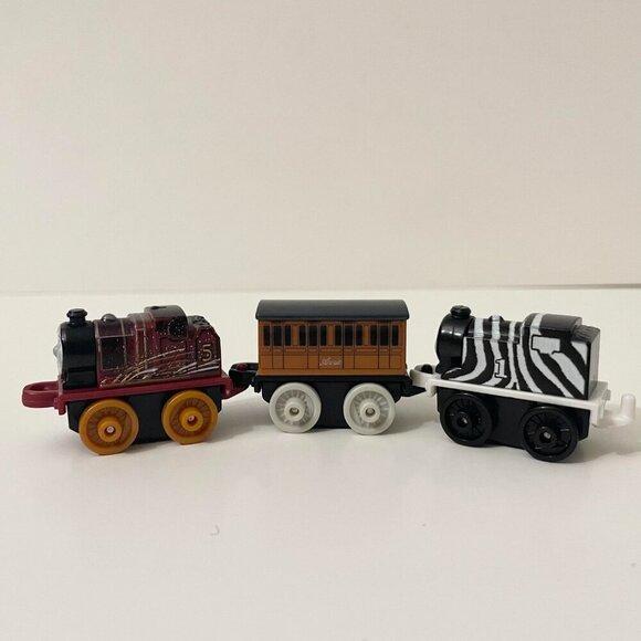 Lot of 9 Fisher Price Thomas and Friends Minis Train Engines - Picture 15 of 16